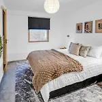 Sleek City Living With Bicocca Stays