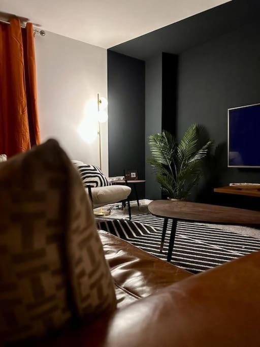 Apartment Sleek Living With Bicocca Aberdeen