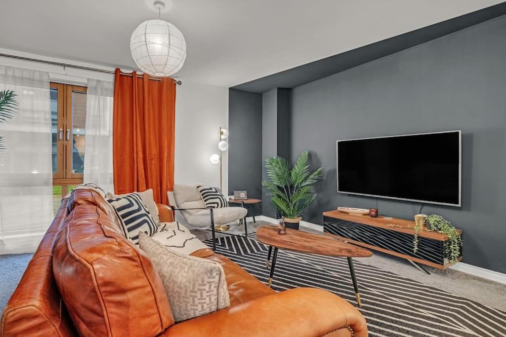Apartment Sleek Living With Bicocca