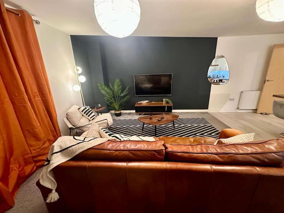 Sleek Living With Bicocca Apartment *