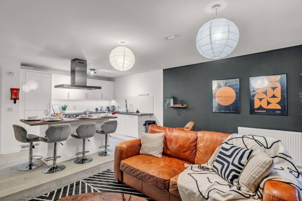 Sleek Living With Bicocca Apartment *