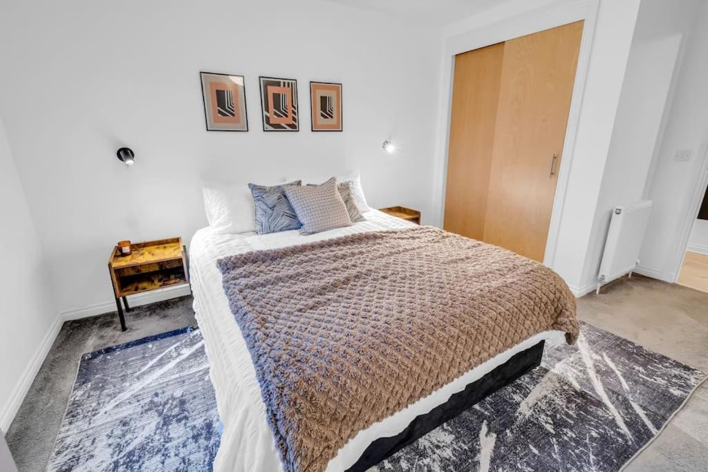 Apartment Sleek Living With Bicocca *