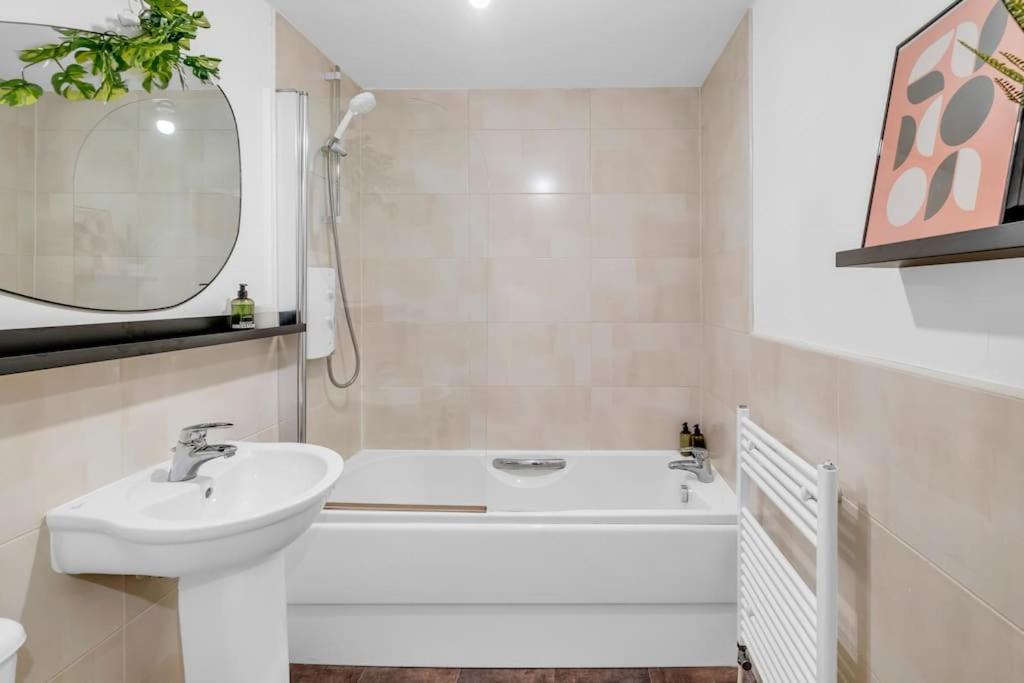 Sleek Living With Bicocca Apartment Aberdeen