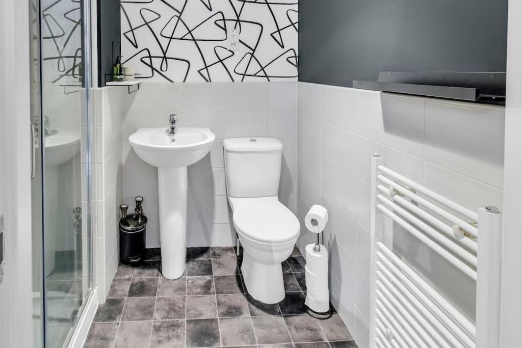 Sleek Living With Bicocca Apartment *
